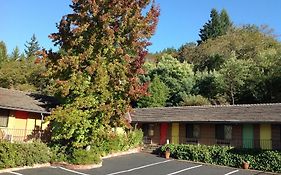 Humboldt Redwoods Inn
